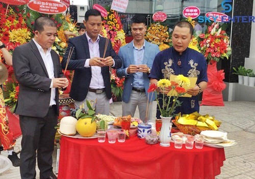 to-chuc-khai-truong-yeshouse